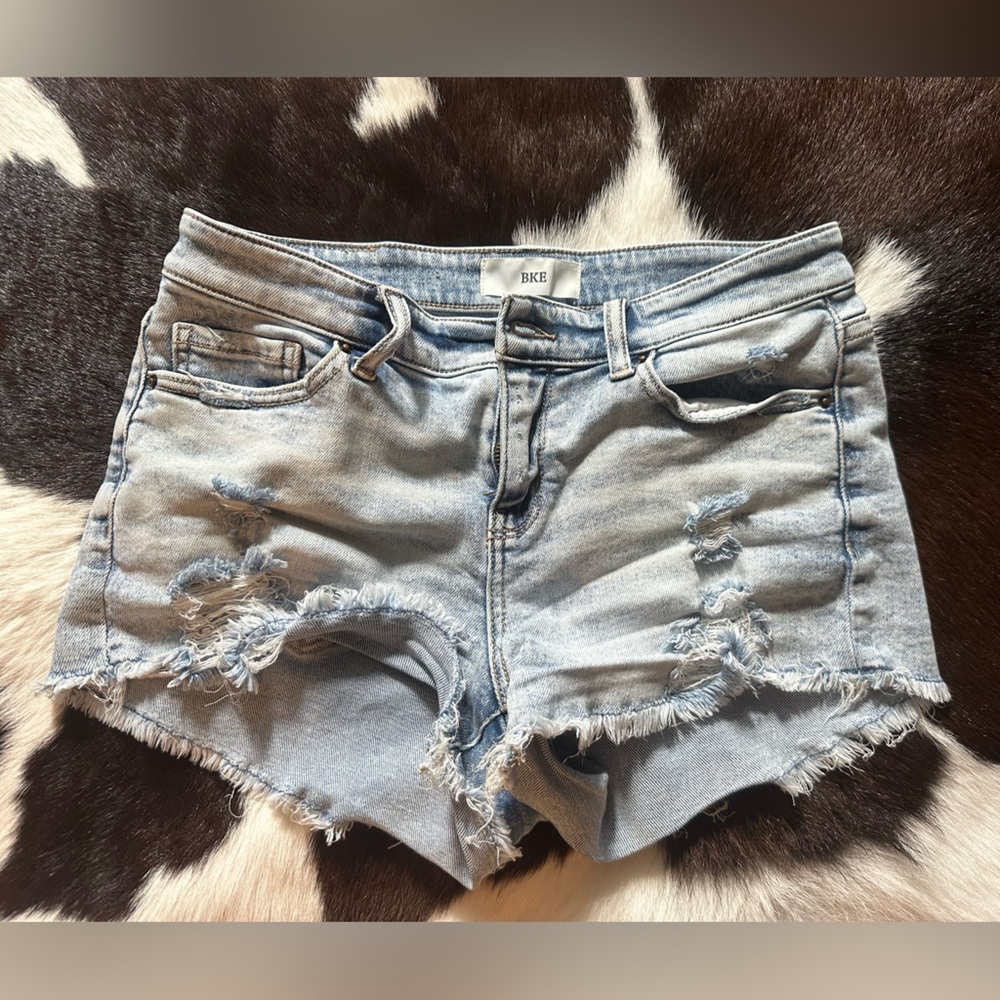 Size 27 BKE distressed Jean shorts